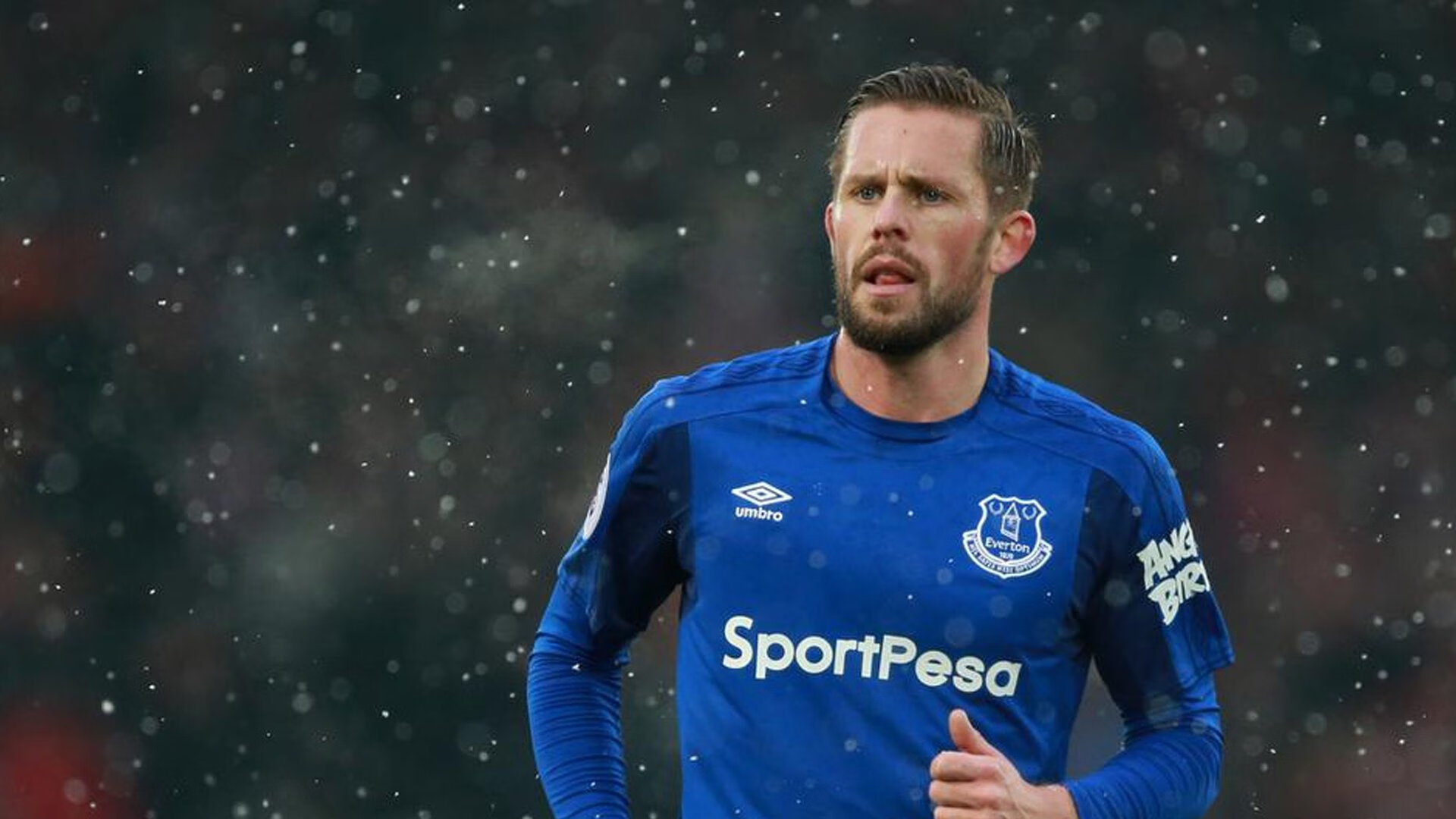 开云体育博彩-曼城客场横扫利物浦，哈兰德帽子戏法引爆全场，哈兰德曼联转会费